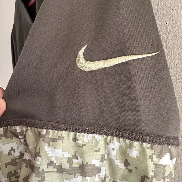 Nike Olive and Camouflage Men's Jacket - Picture 5 of 9
